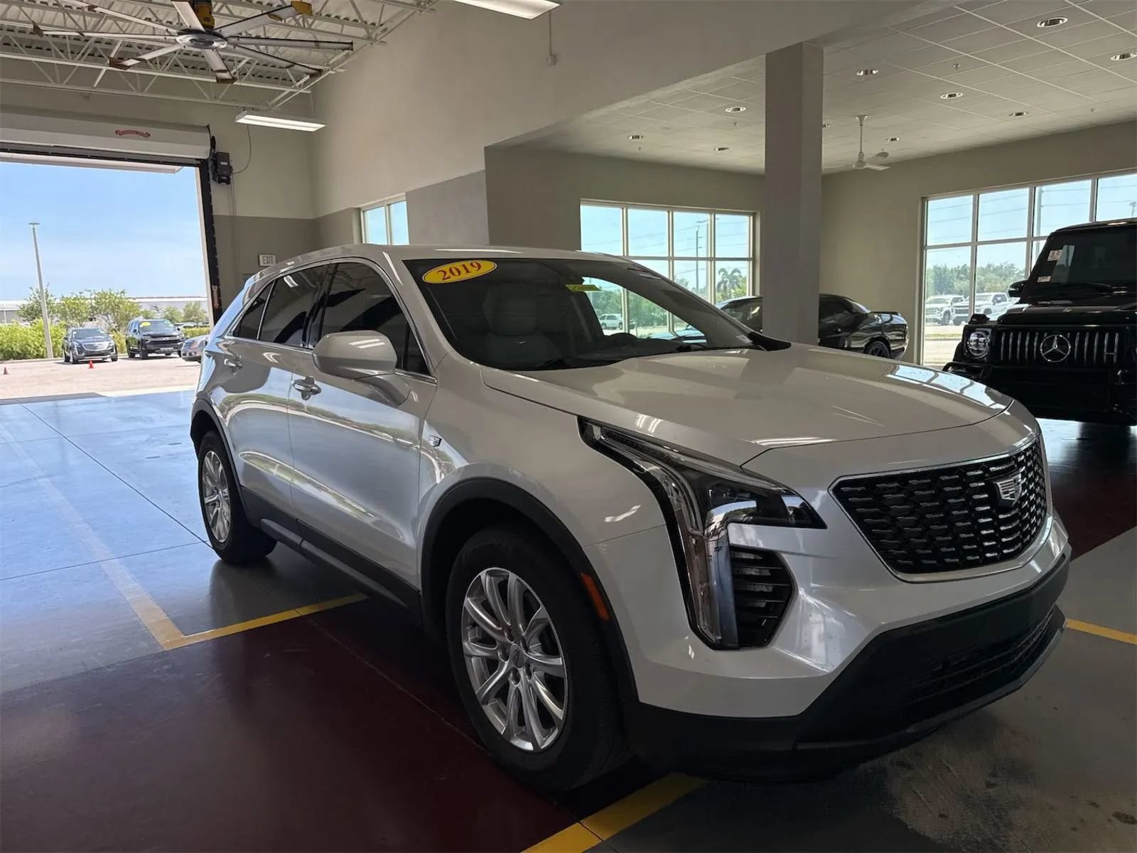 Used 2019 Cadillac XT4 Luxury FWD image 2