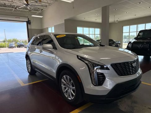 Used 2019 Cadillac XT4 Luxury FWD image 2