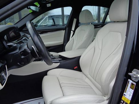 Used 2022 BMW 540i xDrive w/ Executive Package image 9