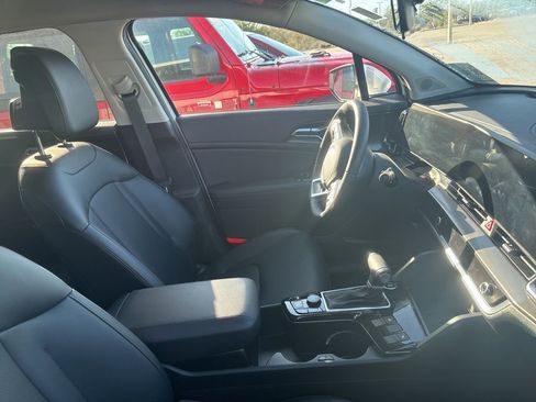 Certified 2025 Kia Sportage EX image 7