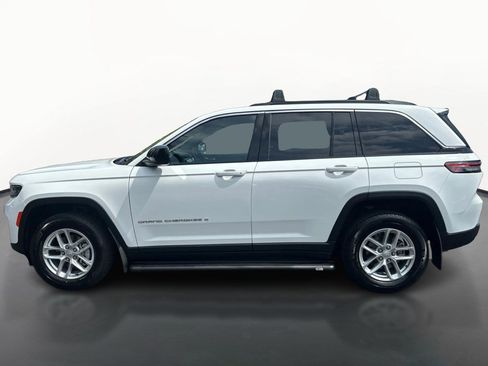 Used 2024 Jeep Grand Cherokee Laredo X w/ Trailer Tow Package AWD/4WD image 6