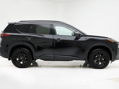 Used 2023 Nissan Rogue SV w/ SV Premium Package image 3