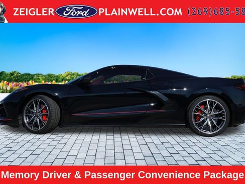 Used 2024 Chevrolet Corvette Stingray Premium Conv w/ Z51 Performance Package RWD image 2