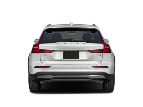Used 2025 Volvo V60 B5 Cross Country Plus AWD/4WD image 5