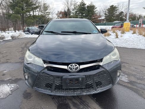 Used 2016 Toyota Camry SE image 2