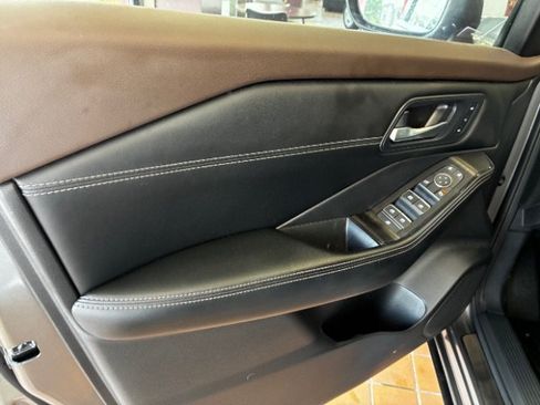 Used 2023 Nissan Rogue SL w/ SL Premium Package FWD image 16