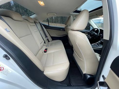 Used 2018 Lexus IS 300 AWD image 21