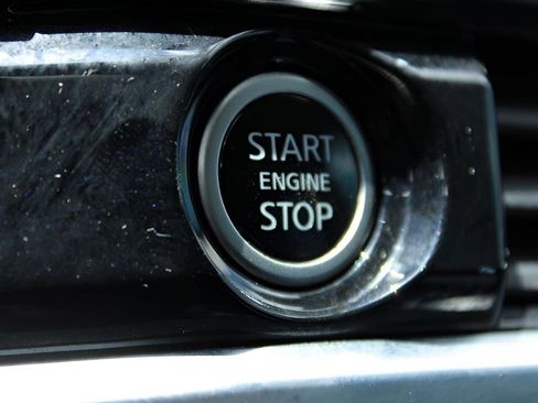 Used 2022 Nissan Pathfinder SL w/ Lighting Package (N92) image 32