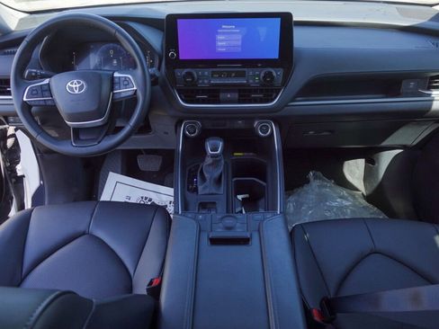 Used 2025 Toyota Grand Highlander AWD image 12