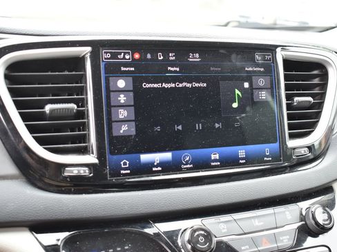 Used 2022 Chrysler Pacifica Touring-L FWD image 11