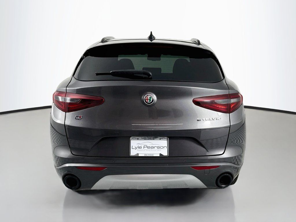 Used 2022 Alfa Romeo Stelvio Ti AWD/4WD image 10