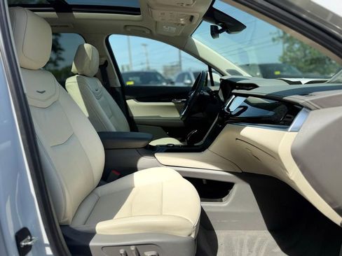 Used 2023 Cadillac XT6 Premium Luxury w/ LPO, Floor Liner Package AWD/4WD image 27