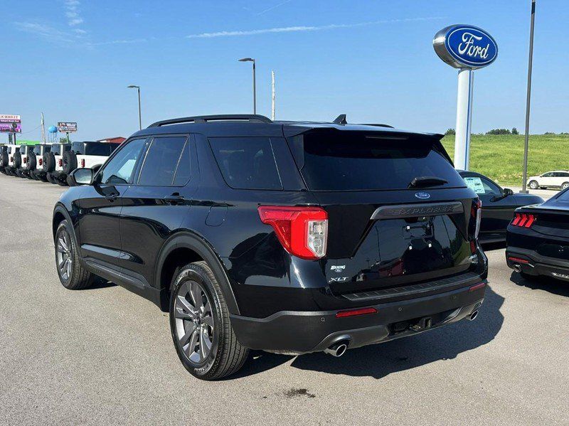 Used 2024 Ford Explorer XLT w/ Equipment Group 202A AWD/4WD image 6