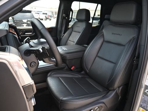Used 2025 GMC Yukon Denali image 7