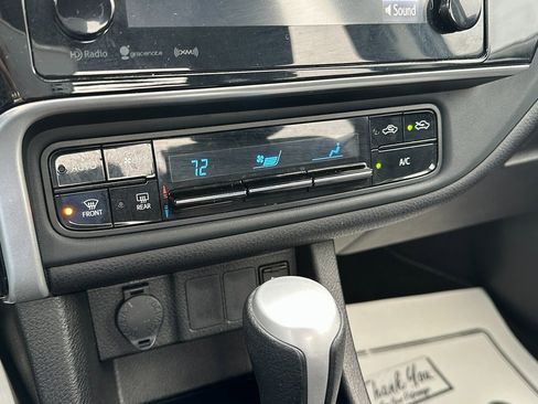 Used 2017 Toyota Corolla LE image 14