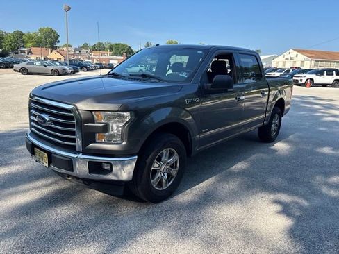 Used 2017 Ford F150 XLT w/ Equipment Group 302A Luxury AWD/4WD image 8