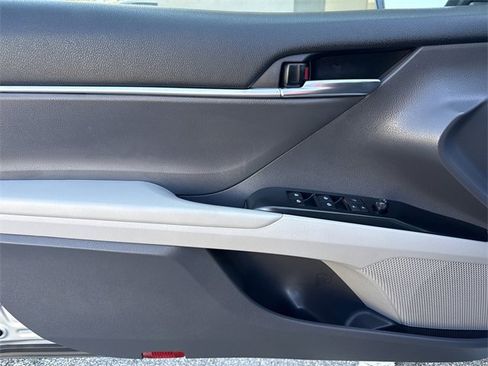 Used 2020 Toyota Camry LE image 19