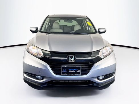 Used 2018 Honda HR-V EX image 2