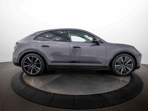 Certified 2025 Porsche Macan Turbo Electric AWD/4WD image 8