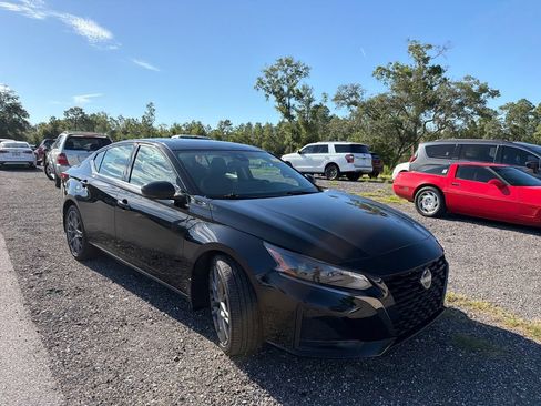 Used 2024 Nissan Altima 2.0 SR FWD image 3