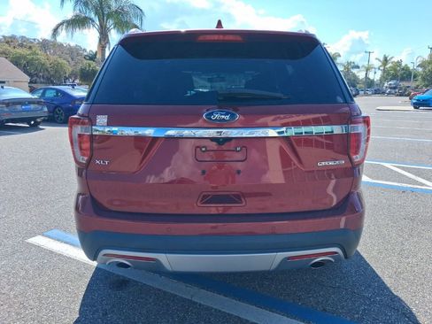 Used 2016 Ford Explorer XLT w/ Equipment Group 202A image 6