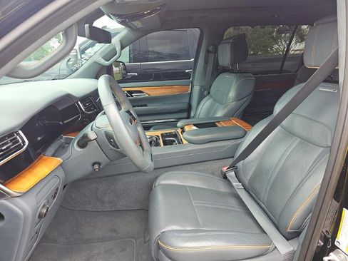 Used 2023 Jeep Grand Wagoneer Series II image 3