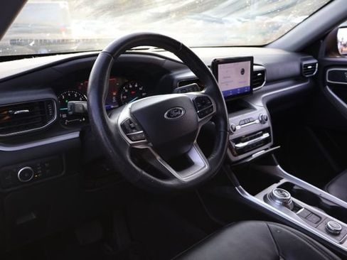 Used 2023 Ford Explorer XLT w/ Equipment Group 202A AWD/4WD image 10