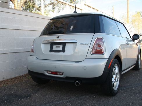 Used 2011 MINI Cooper Hardtop image 4