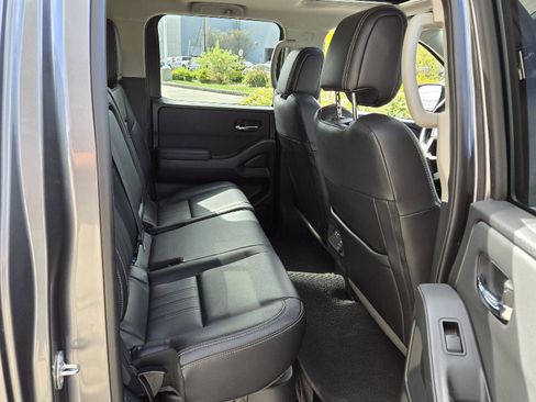 Used 2024 Nissan Frontier SL image 17