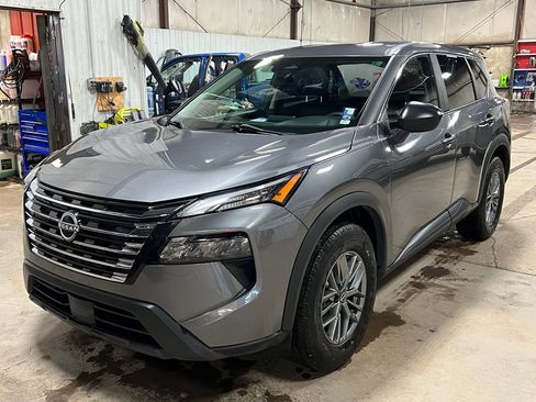 Used 2024 Nissan Rogue S image 2