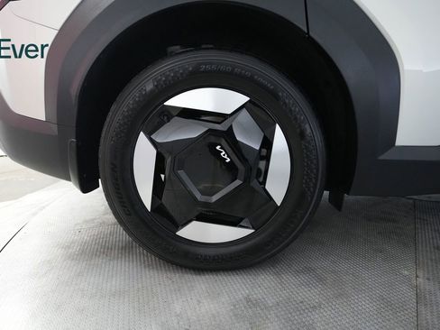 Used 2024 Kia EV9 Light Long Range RWD image 22