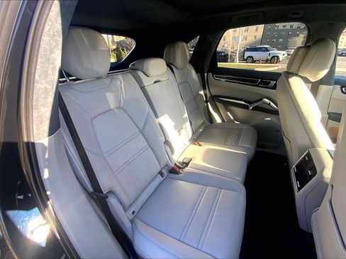 Used 2021 Porsche Cayenne GTS image 19