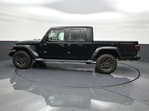 Used 2025 Jeep Gladiator Sport AWD/4WD image 2