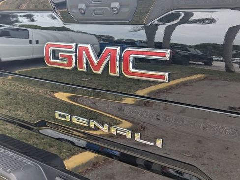 Used 2025 GMC Sierra 1500 Denali image 9