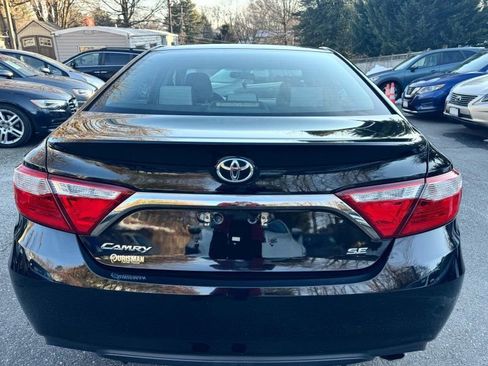 Used 2017 Toyota Camry SE image 6