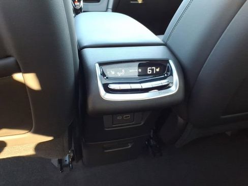 Used 2024 Cadillac XT6 Premium Luxury AWD/4WD image 16