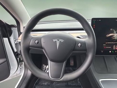 Used 2023 Tesla Model 3 Standard Range image 11