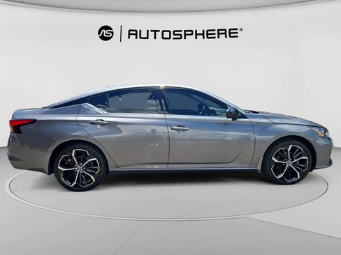 Used 2023 Nissan Altima 2.5 SR FWD image 10