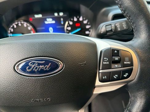 Used 2022 Ford Explorer XLT image 24