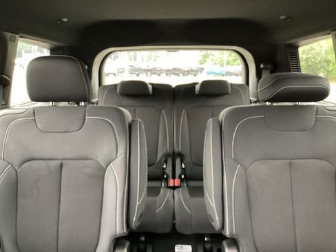 New 2025 Jeep Grand Cherokee L Laredo w/ Luxury Tech Group I image 20