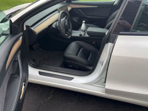 Used 2023 Tesla Model 3 Standard Range RWD image 9
