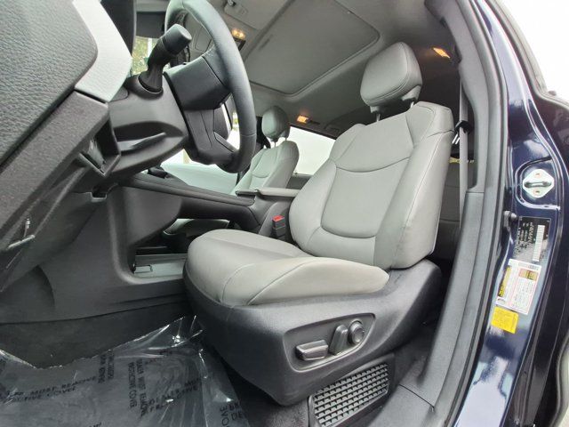 Used 2025 Toyota Sienna XLE AWD/4WD image 15