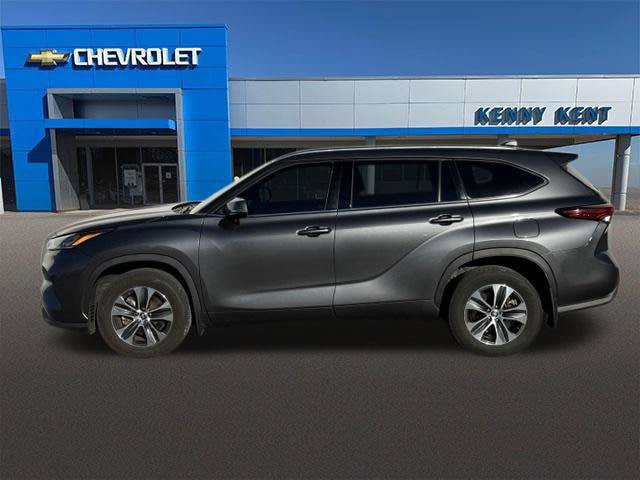 Used 2020 Toyota Highlander XLE AWD/4WD image 34