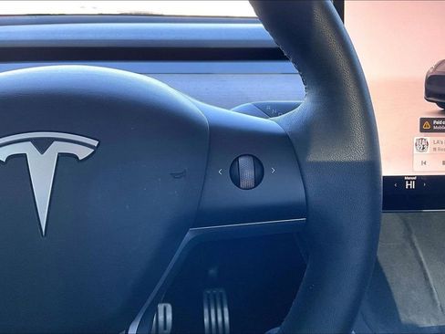 Used 2023 Tesla Model Y Performance image 7