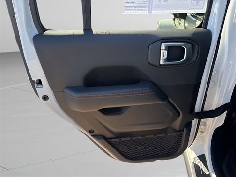 Used 2021 Jeep Gladiator Mojave w/ Trailer Tow Package image 17