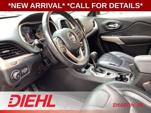 Used 2017 Jeep Cherokee Limited AWD/4WD image 9
