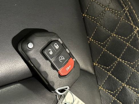 Used 2021 Jeep Wrangler Unlimited Sahara image 27