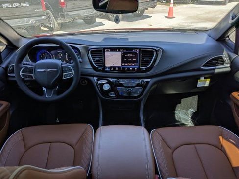 New 2026 Chrysler Pacifica Pinnacle FWD image 17