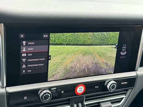 Certified 2026 Porsche Macan AWD/4WD image 23