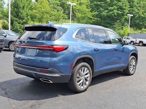 Used 2025 Buick Enclave Preferred AWD/4WD image 6